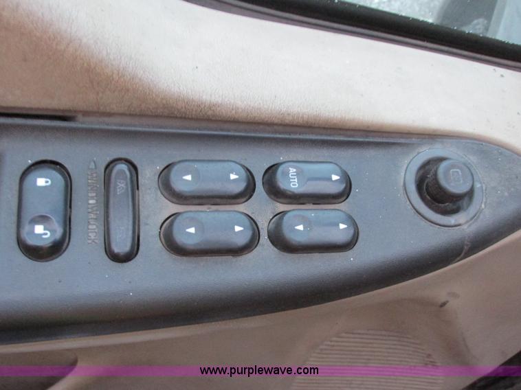 image for item AB9440 2006 Ford F250 Super Duty XL pickup truck