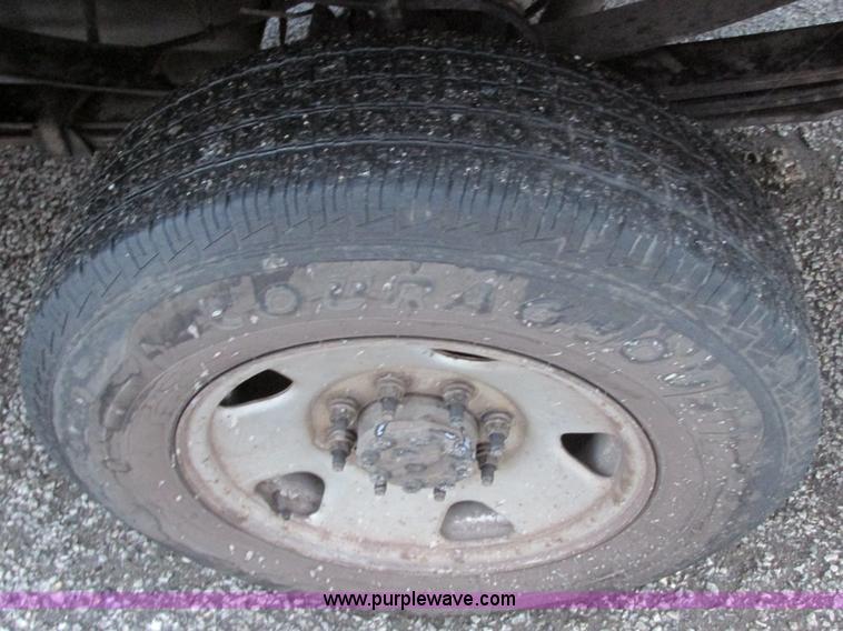 image for item AB9440 2006 Ford F250 Super Duty XL pickup truck