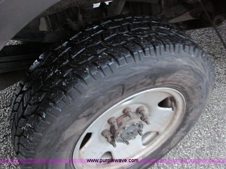 image for item AB9440 2006 Ford F250 Super Duty XL pickup truck