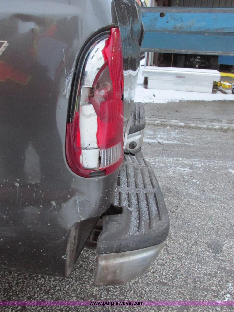 image for item AB9440 2006 Ford F250 Super Duty XL pickup truck