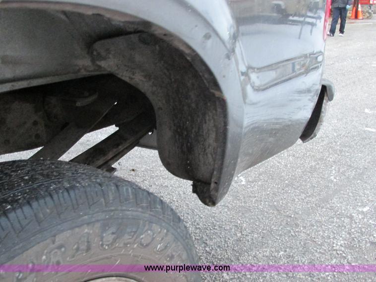 image for item AB9440 2006 Ford F250 Super Duty XL pickup truck