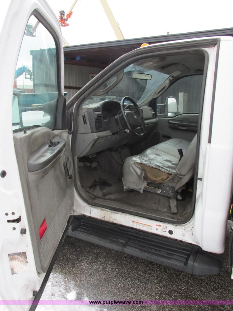 image for item AB9441 2007 Ford F550 XL Super Duty utility truck