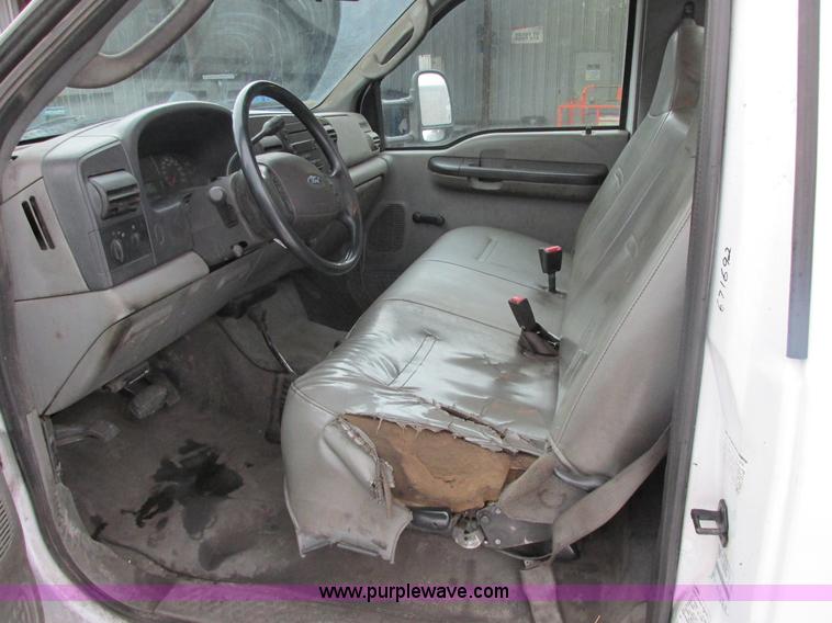image for item AB9441 2007 Ford F550 XL Super Duty utility truck