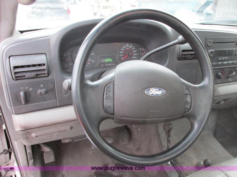 image for item AB9441 2007 Ford F550 XL Super Duty utility truck