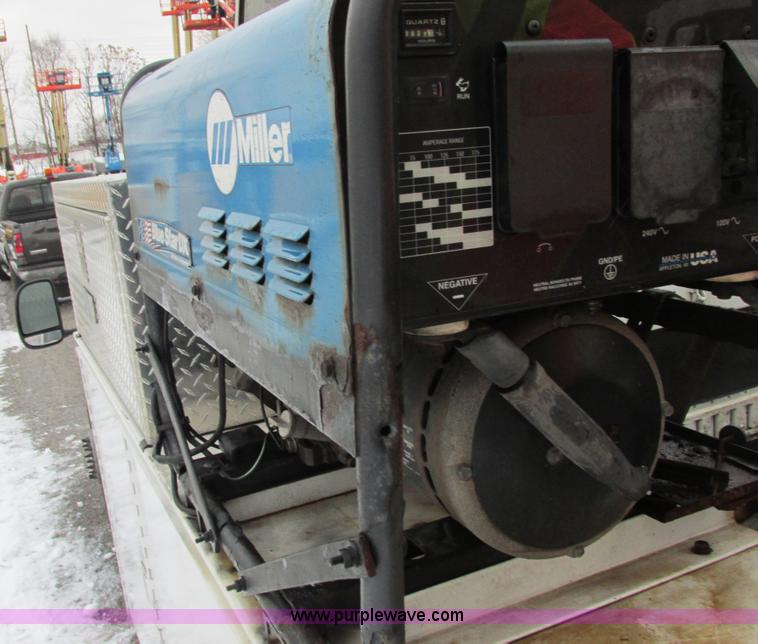 image for item AB9441 2007 Ford F550 XL Super Duty utility truck