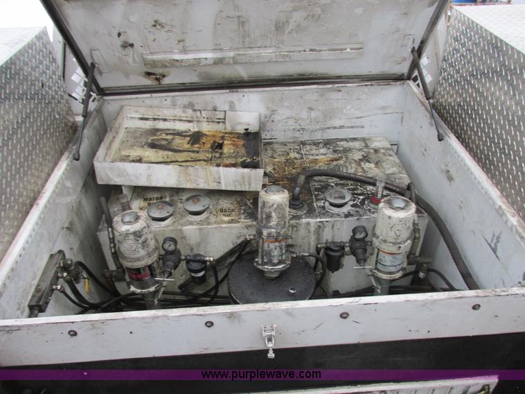 image for item AB9441 2007 Ford F550 XL Super Duty utility truck