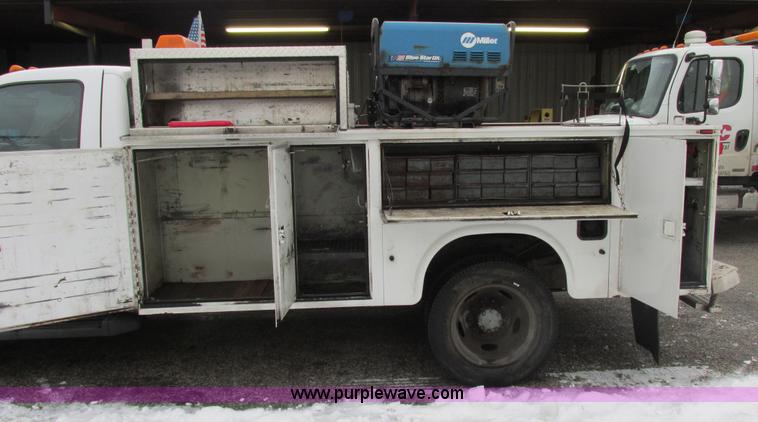 image for item AB9441 2007 Ford F550 XL Super Duty utility truck