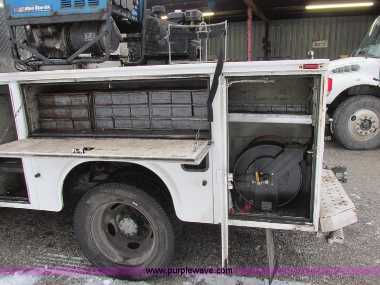 image for item AB9441 2007 Ford F550 XL Super Duty utility truck