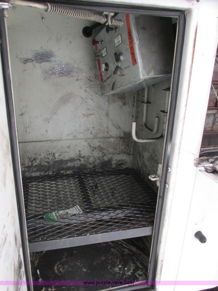 image for item AB9441 2007 Ford F550 XL Super Duty utility truck