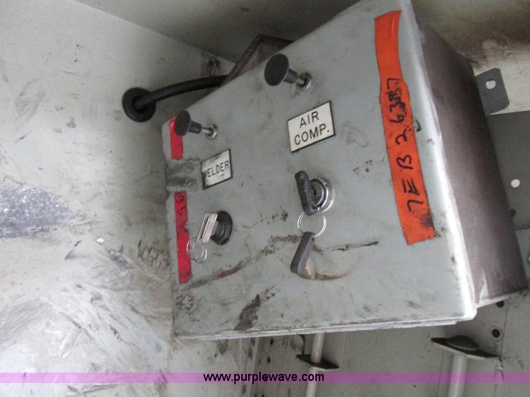 image for item AB9441 2007 Ford F550 XL Super Duty utility truck