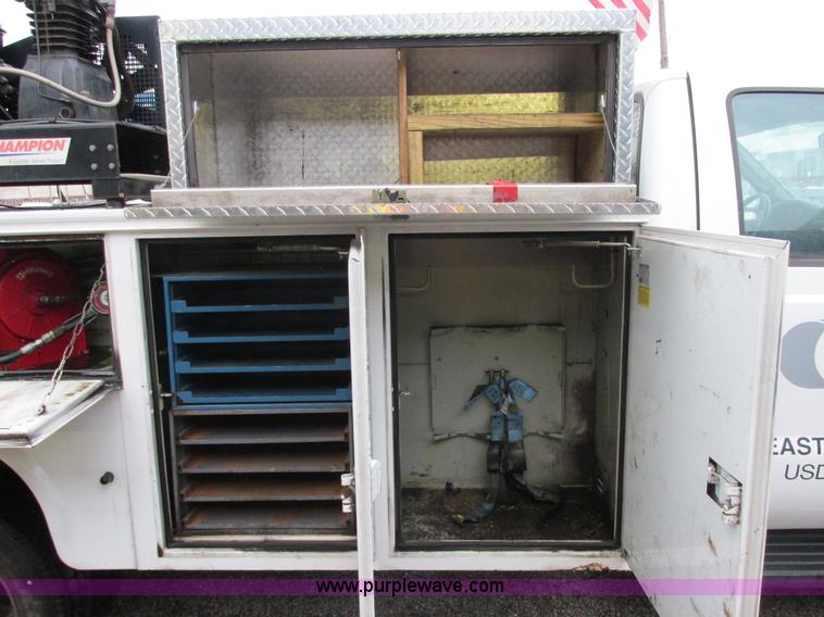 image for item AB9441 2007 Ford F550 XL Super Duty utility truck