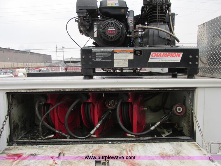 image for item AB9441 2007 Ford F550 XL Super Duty utility truck