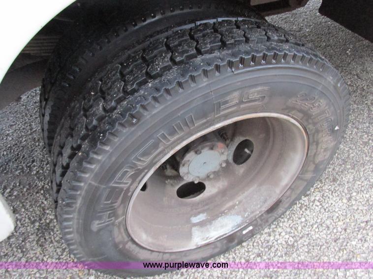 image for item AB9441 2007 Ford F550 XL Super Duty utility truck