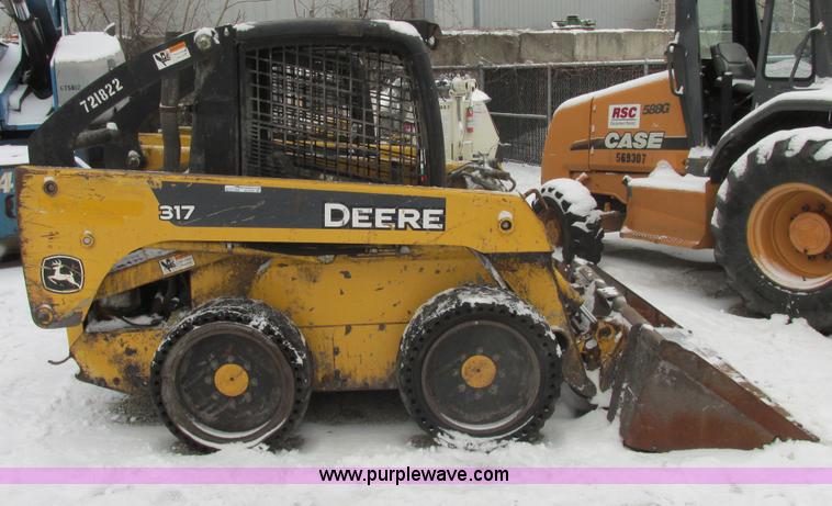 image for item AB9487 2005 John Deere 317 skid steer