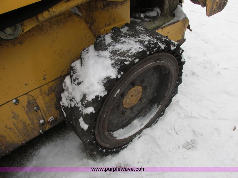 image for item AB9487 2005 John Deere 317 skid steer