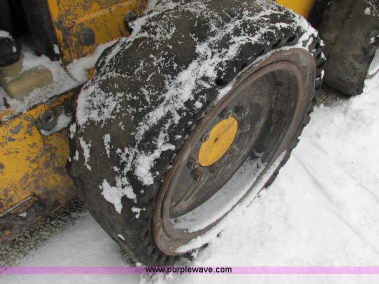 image for item AB9487 2005 John Deere 317 skid steer