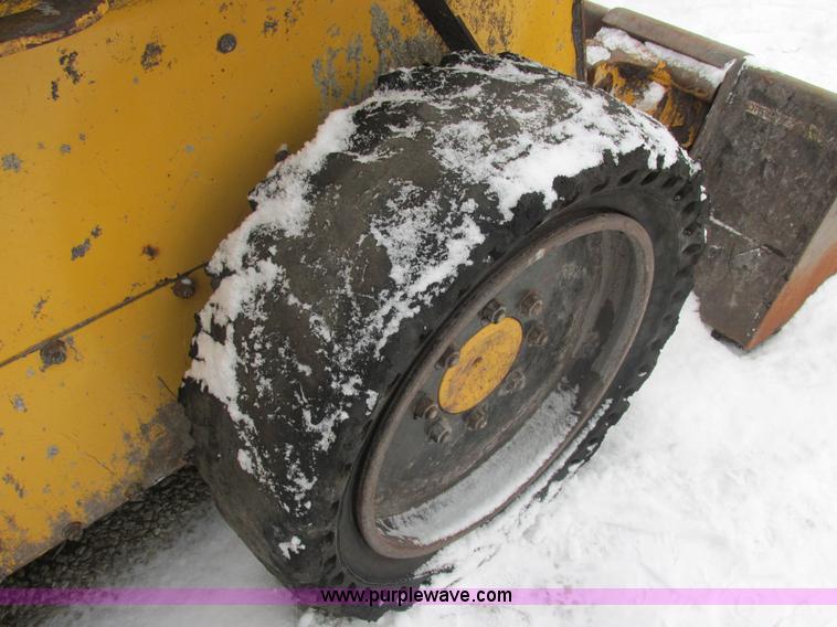 image for item AB9487 2005 John Deere 317 skid steer