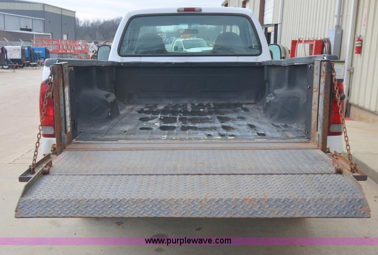 image for item B1512 2002 Ford F250 Super Duty pickup truck