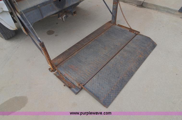 image for item B1512 2002 Ford F250 Super Duty pickup truck