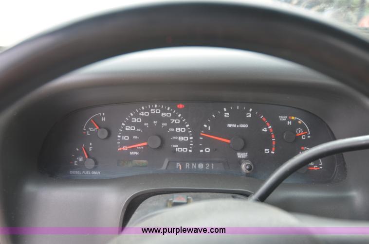 image for item B1512 2002 Ford F250 Super Duty pickup truck