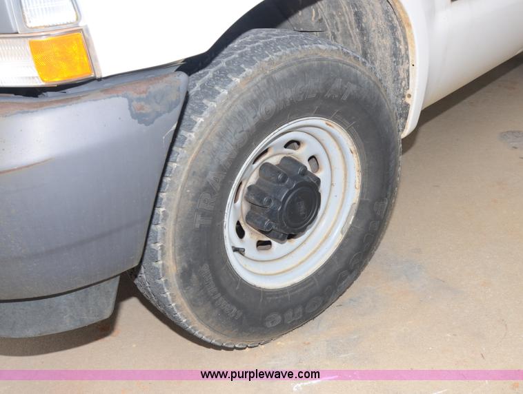 image for item B1512 2002 Ford F250 Super Duty pickup truck