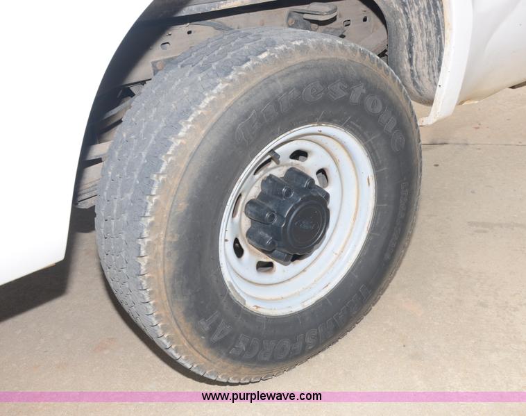 image for item B1512 2002 Ford F250 Super Duty pickup truck