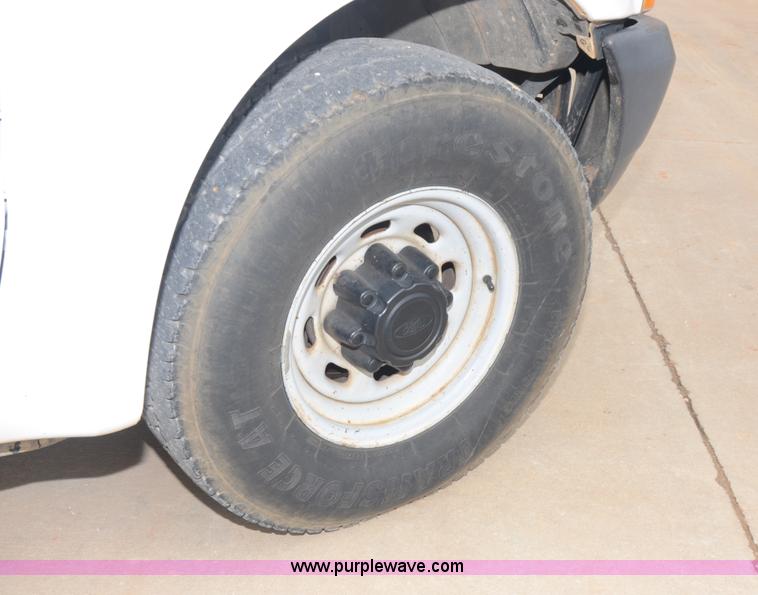 image for item B1512 2002 Ford F250 Super Duty pickup truck