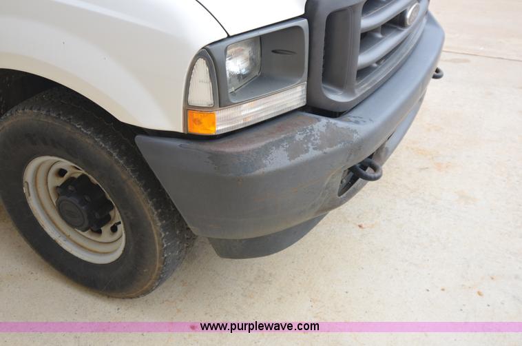 image for item B1512 2002 Ford F250 Super Duty pickup truck