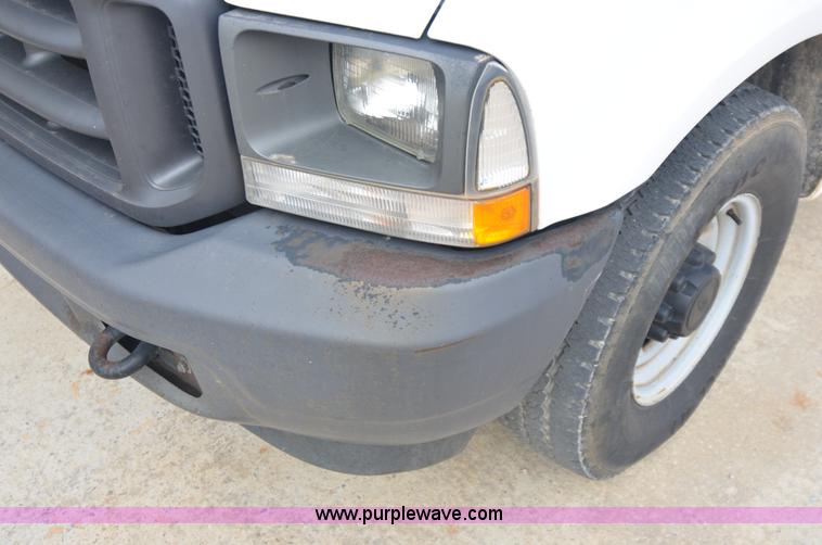 image for item B1512 2002 Ford F250 Super Duty pickup truck