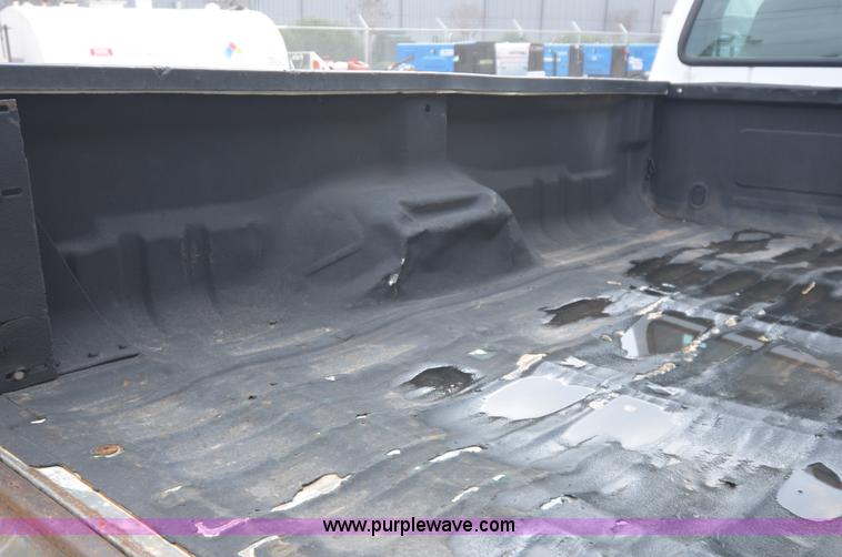 image for item B1512 2002 Ford F250 Super Duty pickup truck