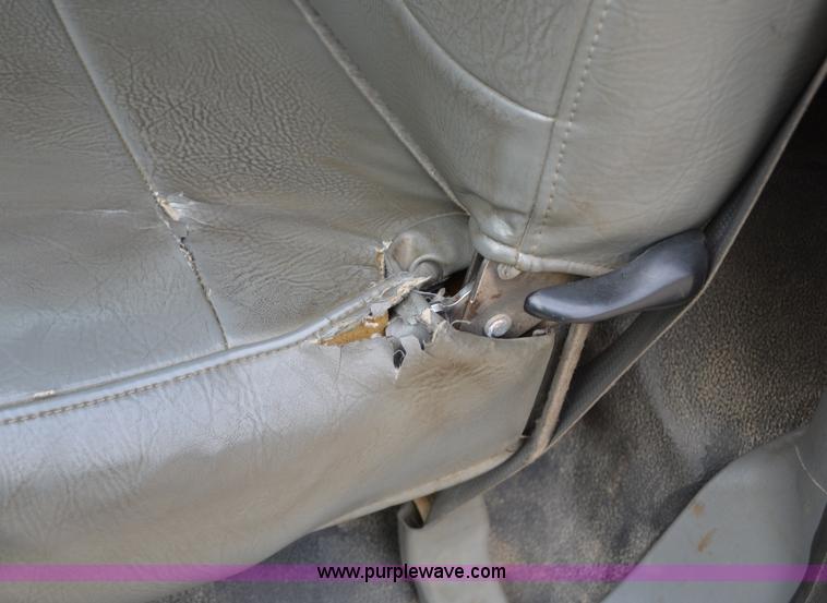 image for item B1512 2002 Ford F250 Super Duty pickup truck