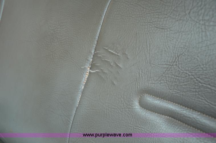 image for item B1512 2002 Ford F250 Super Duty pickup truck