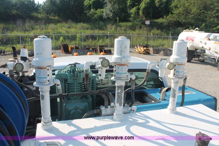 image for item C2789 2005 Ford F450 XL Super Duty service truck