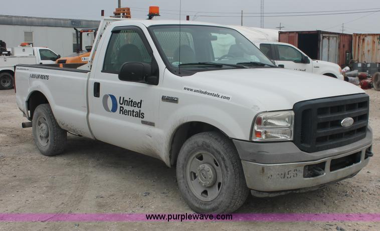 image for item E2556 2006 Ford F250 Super Duty XL pickup truck