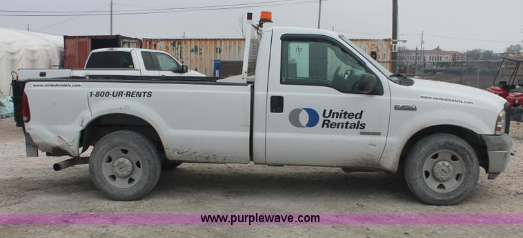 image for item E2556 2006 Ford F250 Super Duty XL pickup truck