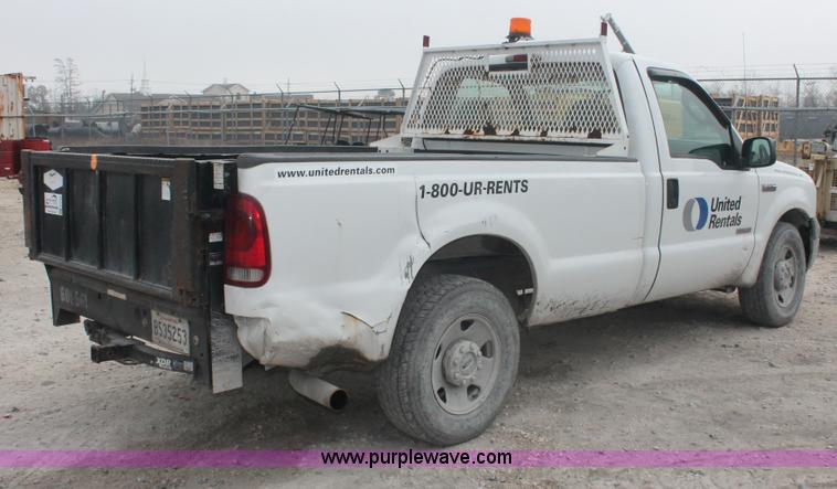 image for item E2556 2006 Ford F250 Super Duty XL pickup truck