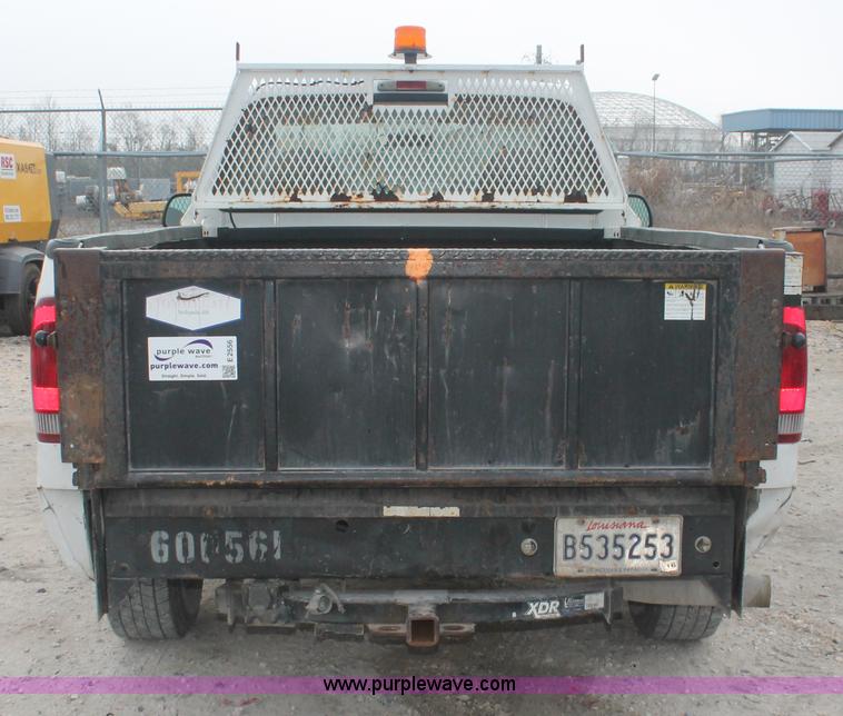 image for item E2556 2006 Ford F250 Super Duty XL pickup truck