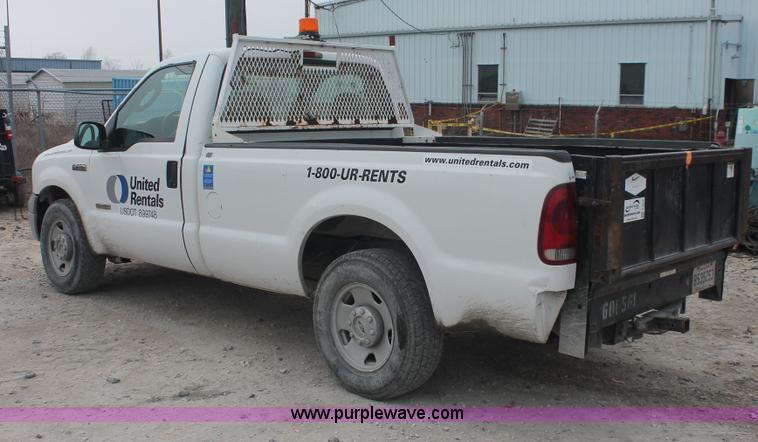 image for item E2556 2006 Ford F250 Super Duty XL pickup truck