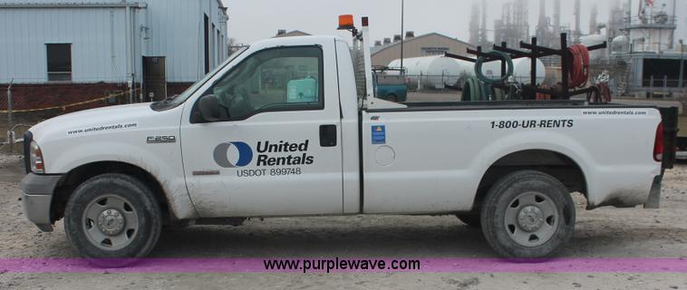 image for item E2556 2006 Ford F250 Super Duty XL pickup truck