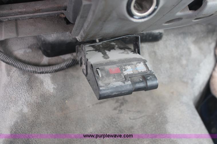 image for item E2556 2006 Ford F250 Super Duty XL pickup truck