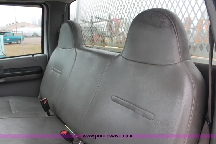 image for item E2556 2006 Ford F250 Super Duty XL pickup truck