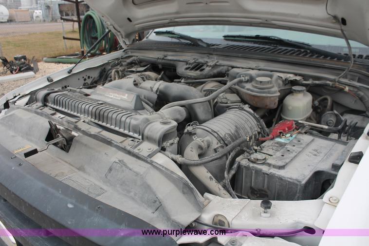 image for item E2556 2006 Ford F250 Super Duty XL pickup truck