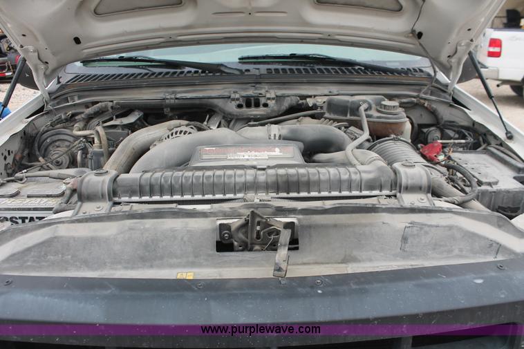 image for item E2556 2006 Ford F250 Super Duty XL pickup truck