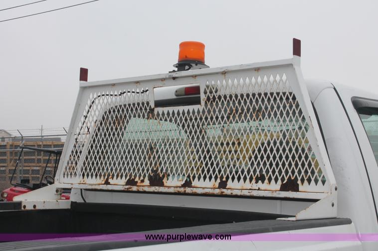 image for item E2556 2006 Ford F250 Super Duty XL pickup truck