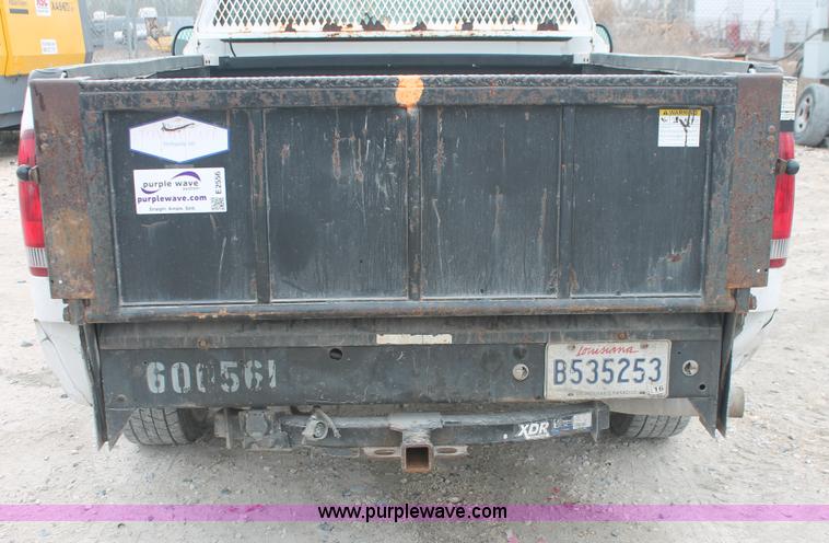 image for item E2556 2006 Ford F250 Super Duty XL pickup truck