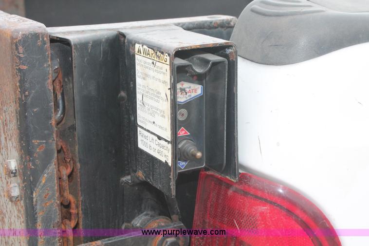 image for item E2556 2006 Ford F250 Super Duty XL pickup truck