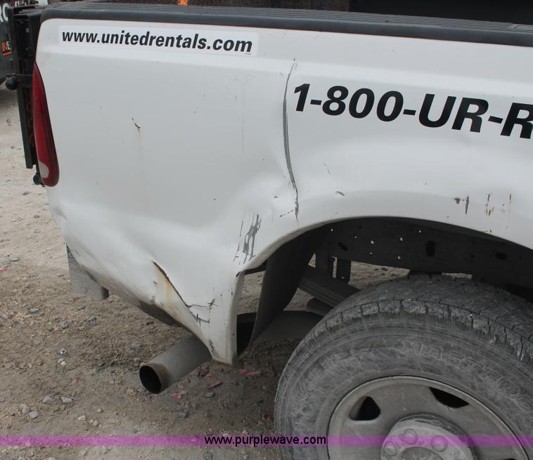 image for item E2556 2006 Ford F250 Super Duty XL pickup truck