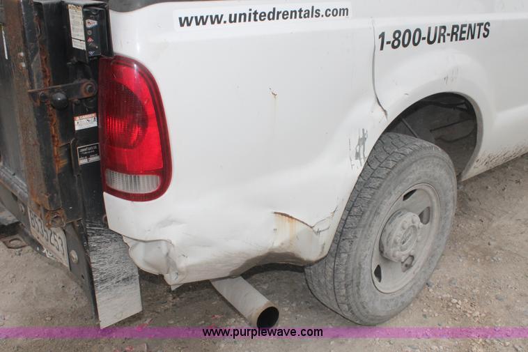 image for item E2556 2006 Ford F250 Super Duty XL pickup truck