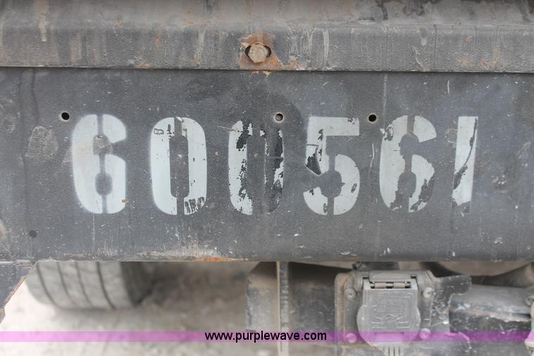 image for item E2556 2006 Ford F250 Super Duty XL pickup truck