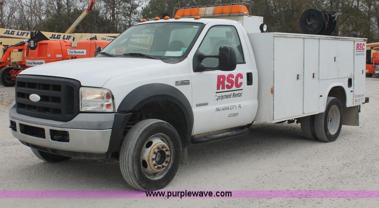 image for item E2557 2006 Ford F550 XL Super Duty utility truck